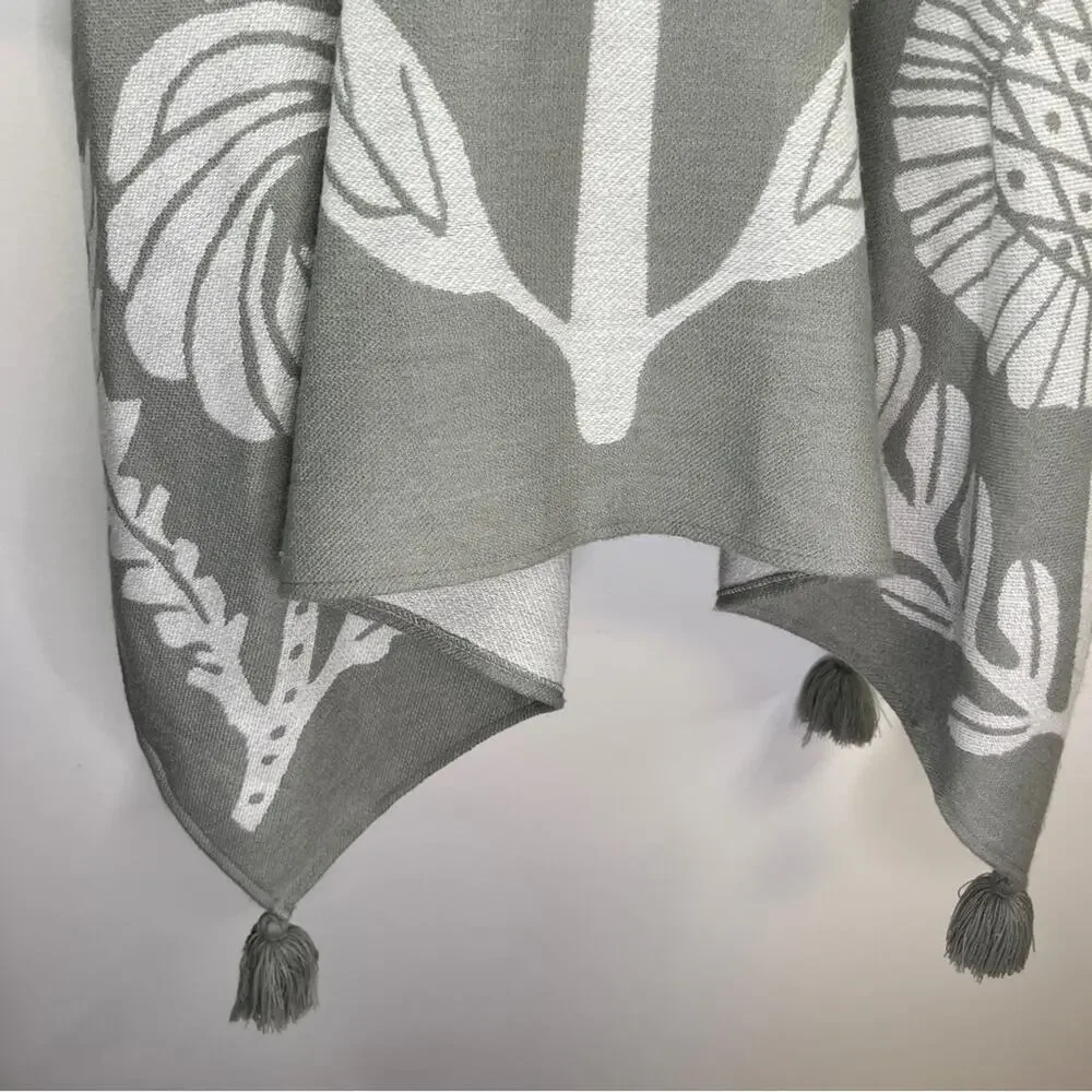 Soft Surroundings Grey Butterfly Frosted Floral Poncho One Size OS Tassels Wrap‎
